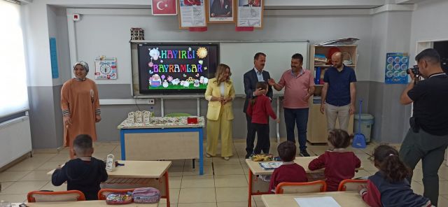 BELEDİYE BAŞKANIMIZ AHMET ŞAHİN VE İLÇE KAYMAKAMI TUĞÇE YILMAZ'DAN BAYRAM ZİYARETİ.