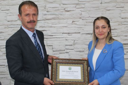 BELEDİYE BAŞKANIMIZ SAYIN AHMET ŞAHİN'DEN İLÇE KAYMAKAMIMIZ SAYIN TUĞÇE YILMAZ'A VEDA PROGRAMI.